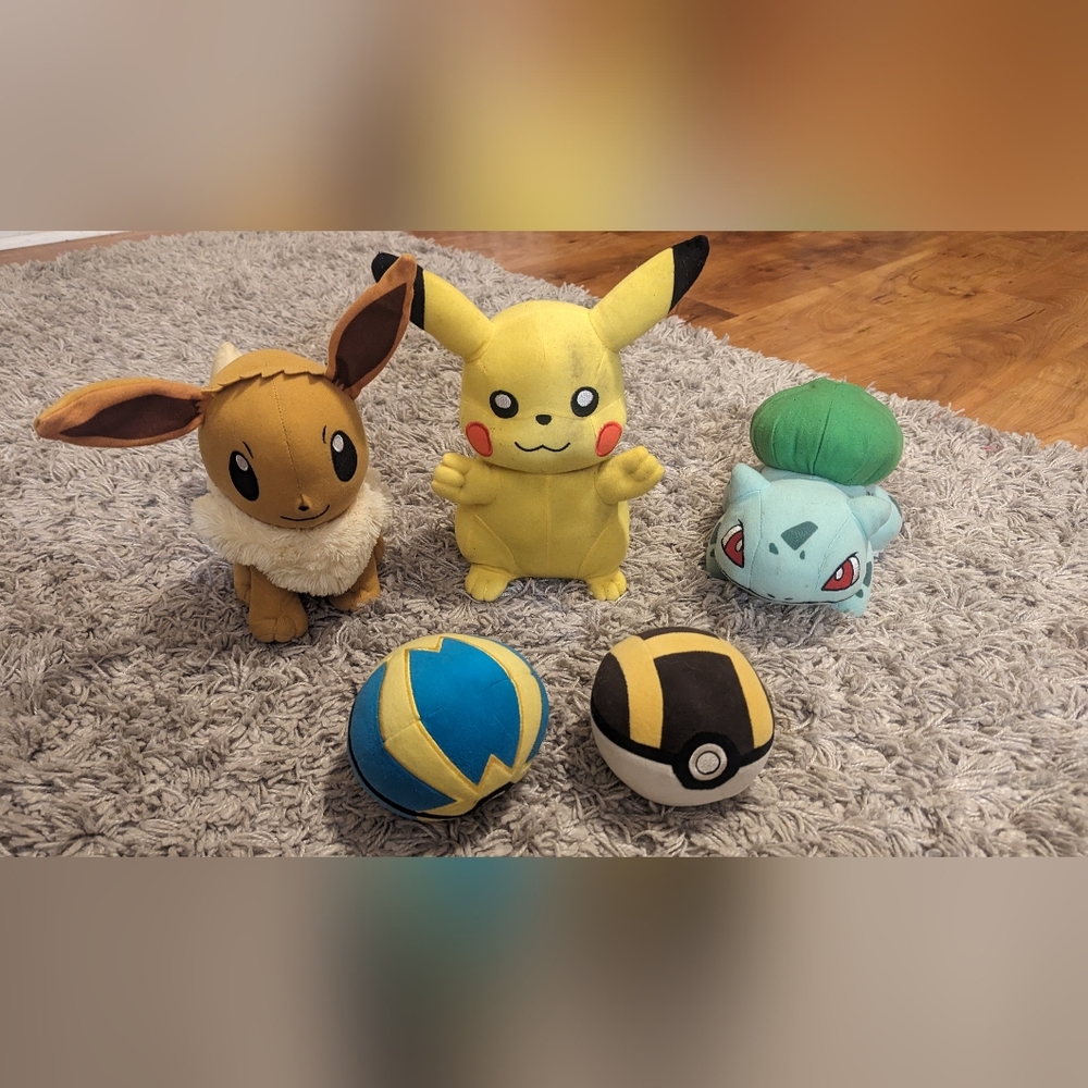 Factory Toy Pokemon Pikachu Bulbasaur Evee & 2 Wicked Cool Toys Poke Balls Plush